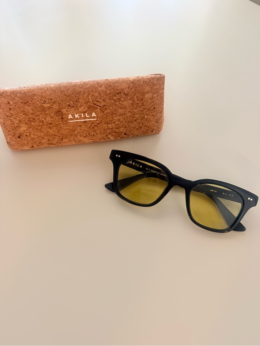 AKILA Black Frame hi-fi Sunglasses with Yellow Lenses